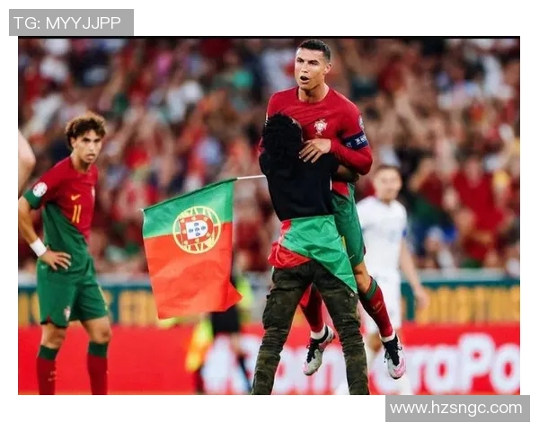 球迷疯狂冲入赛场抢夺C罗球衣引发热议的欧冠奇观